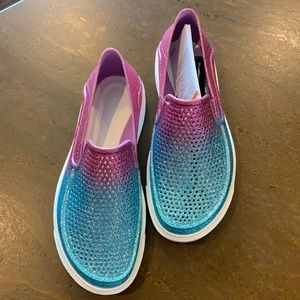 Adorable girls Crocs perfect for summer!